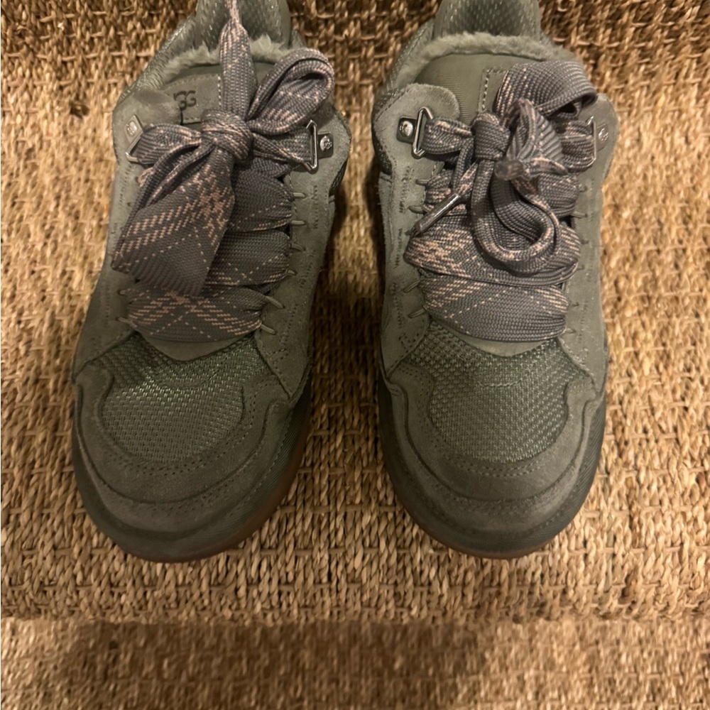 UGG womans sz 7 Olive Green Lace-Up Sneakers